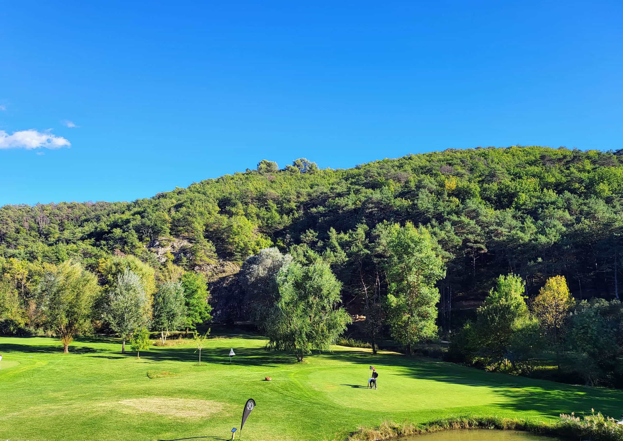 Carottage des greens : le grand soin d'automne du parcours